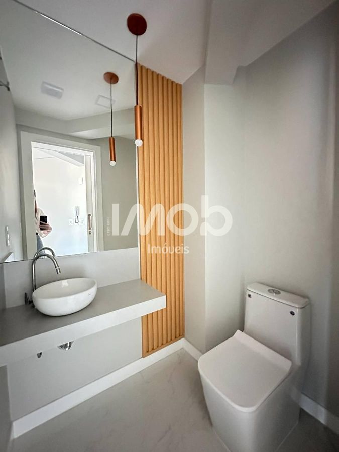 Apartamento com 3 suítes, centro