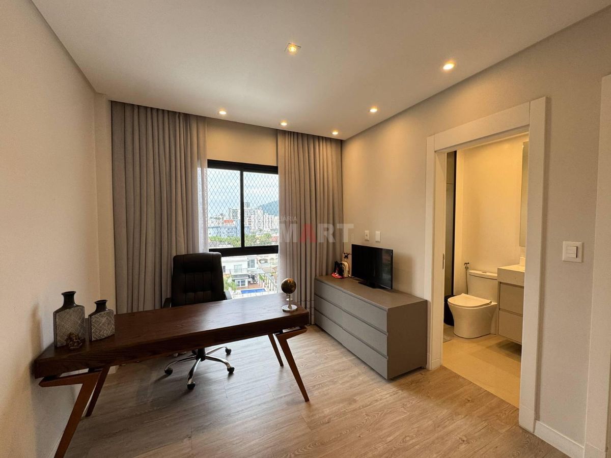 Apartamento Semimobiliado com 3 Suítes à Venda no Jaraguá Esquerdo