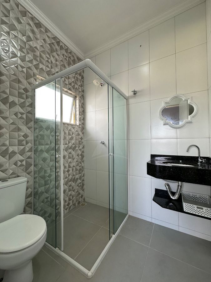 Sobrado com piscina, 3 suítes, bal cambiju
