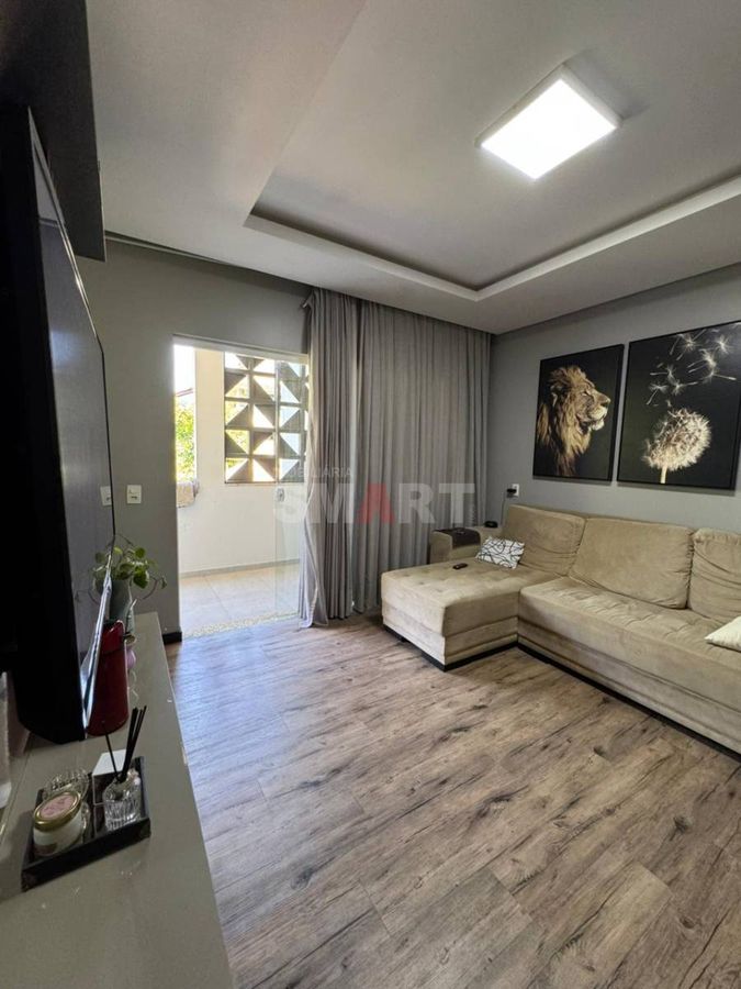 Casa com Piscina no Terraço e Ampla Área Externa no Bairro Ilha da Figueira