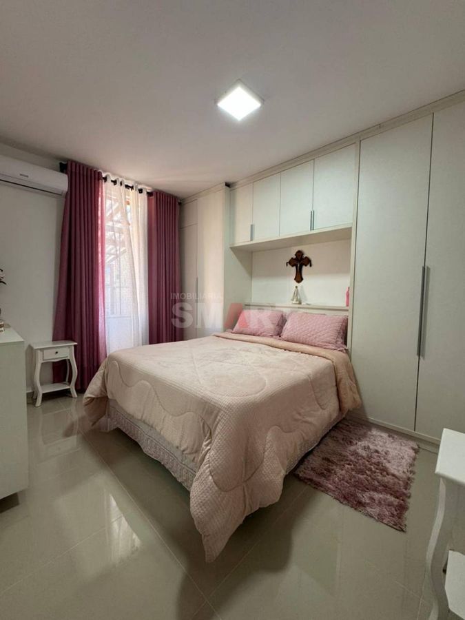 Geminado à Venda na Barra do Rio Cerro com 1 Suíte + 2 Quartos