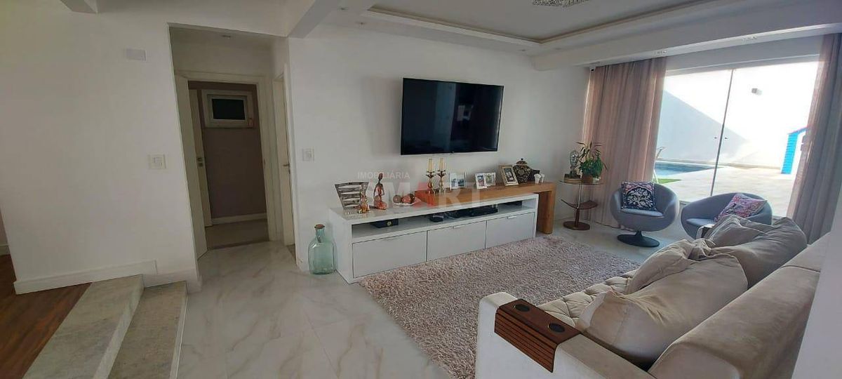 Casa com 4 Suítes no Bairro Nova Brasília