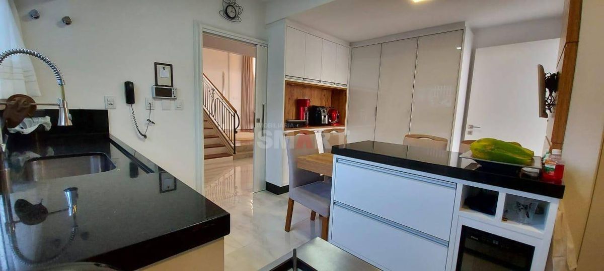 Casa com 4 Suítes no Bairro Nova Brasília