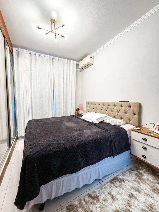 Casa Geminada Semimobiliada com 1 Suíte e 1 Quarto à Venda