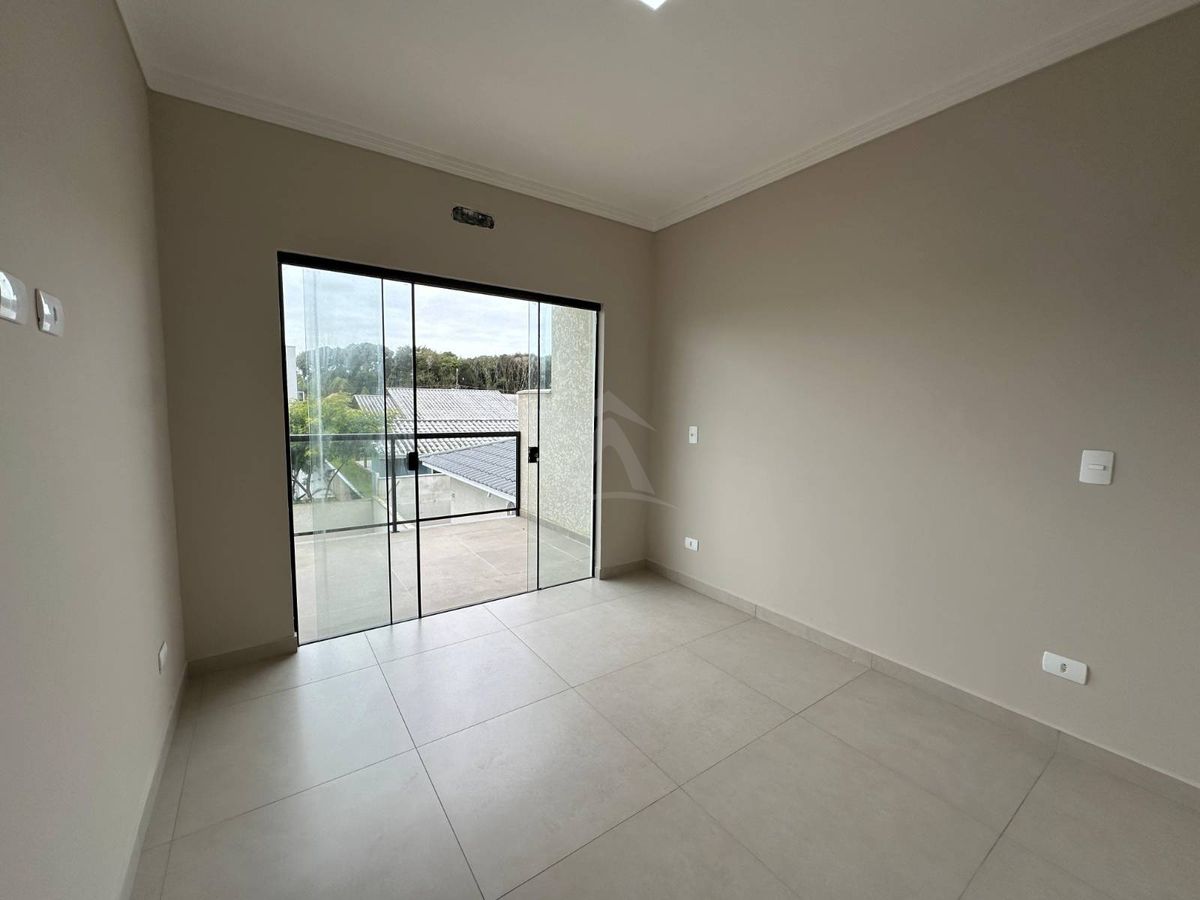 Sobrado com piscina, 3 quartos sendo suíte, barra do saí