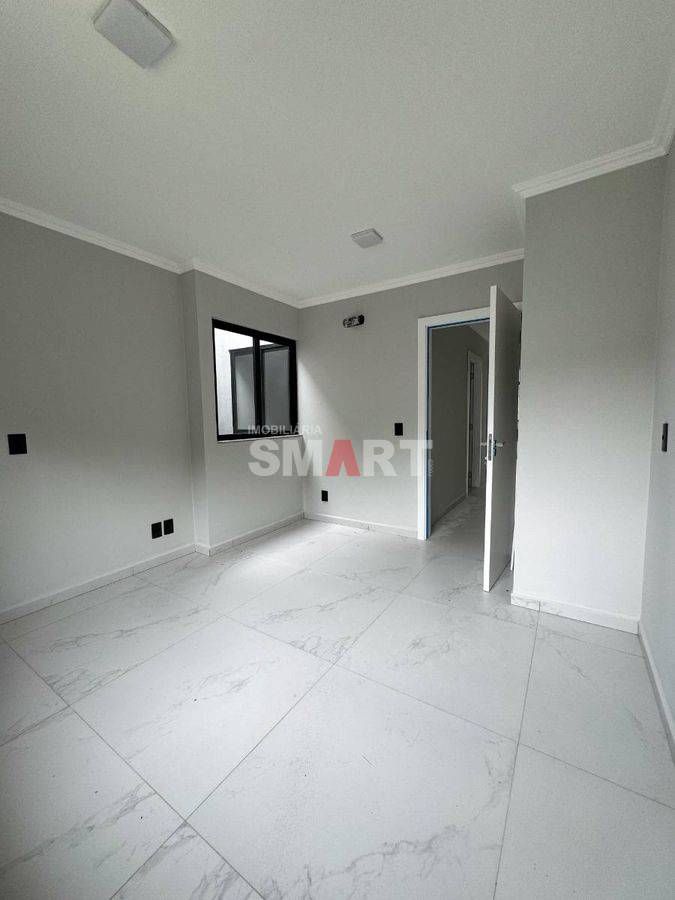 Casa Geminada com 1 Suíte + 2 Quartos e Amplo Espaço de Fundos