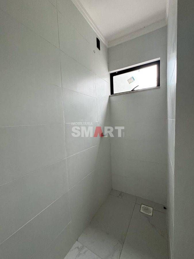 Casa Geminada com 1 Suíte + 2 Quartos e Amplo Espaço de Fundos