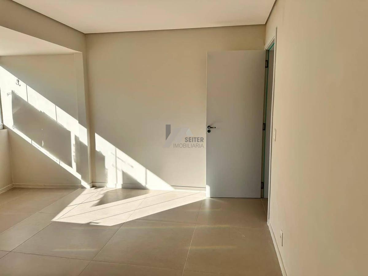 Apartamento a venda com 2 quartos Centro Florianópolis