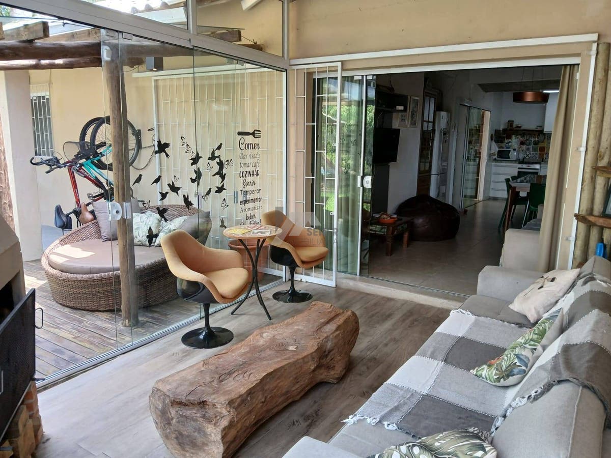 Casa 3 dormitórios com suite a venda Praia da Daniela Florianopolis