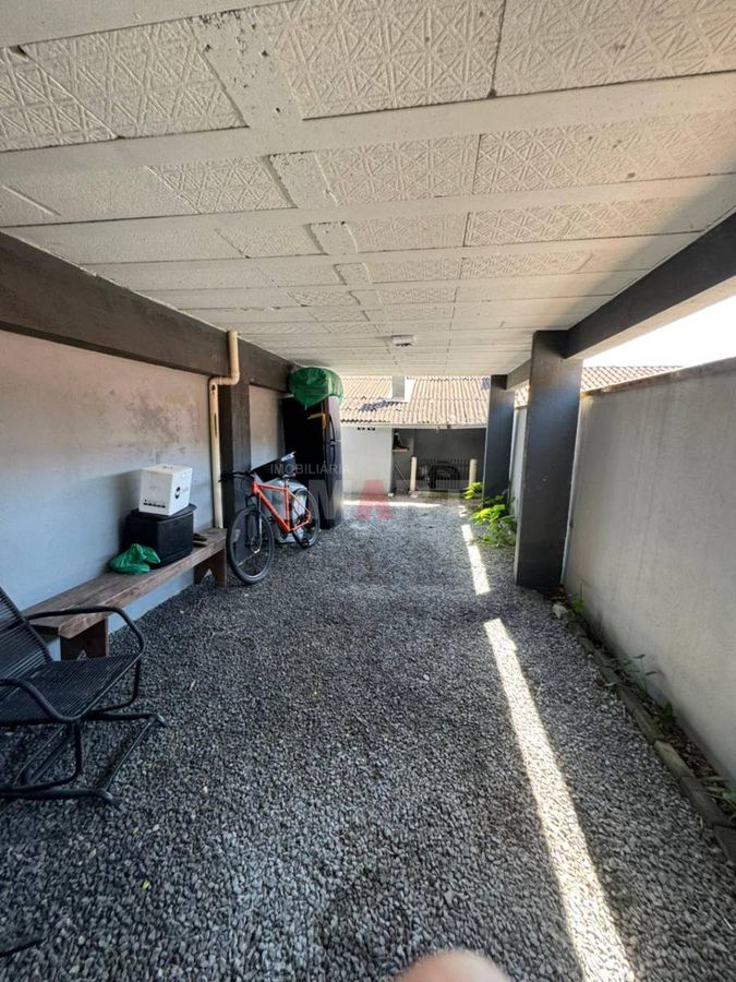 Casa com Piscina no Terraço e Ampla Área Externa no Bairro Ilha da Figueira