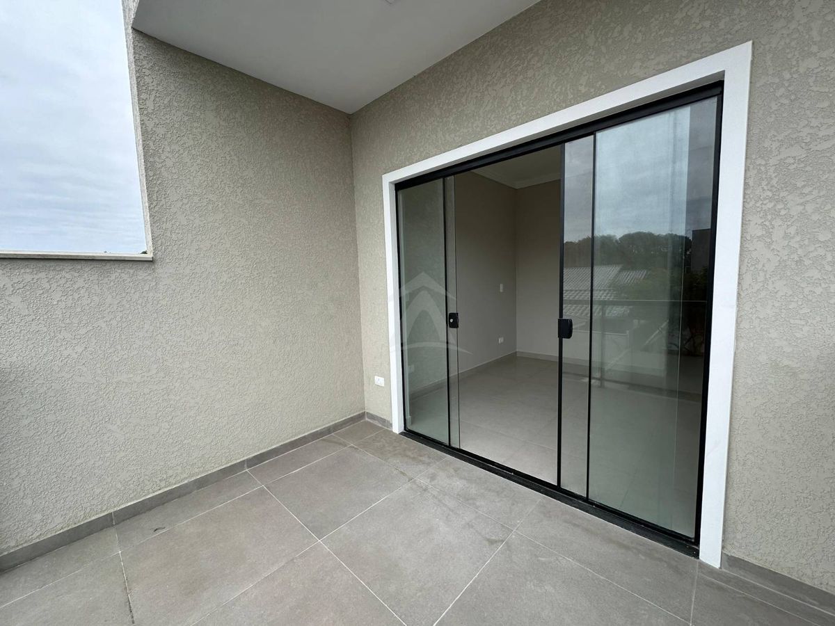 Sobrado com piscina, 3 quartos sendo suíte, barra do saí
