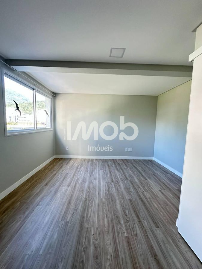Apartamento com 3 suítes, centro