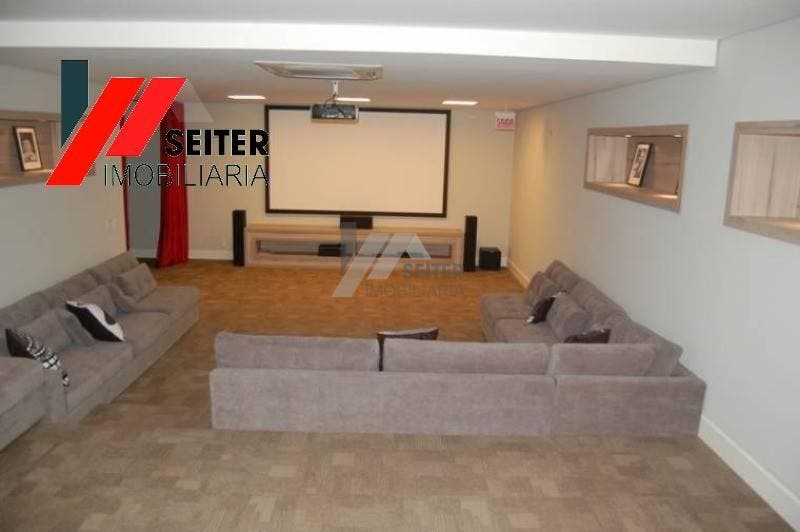 Apartamento mobiliado de 4 dormitorios sendo 2 suites com 3 vagas de garagem a venda Itacorubi