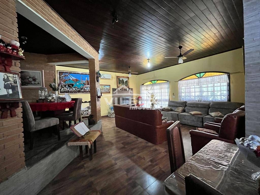 Excelente casa com piscina e edícula
