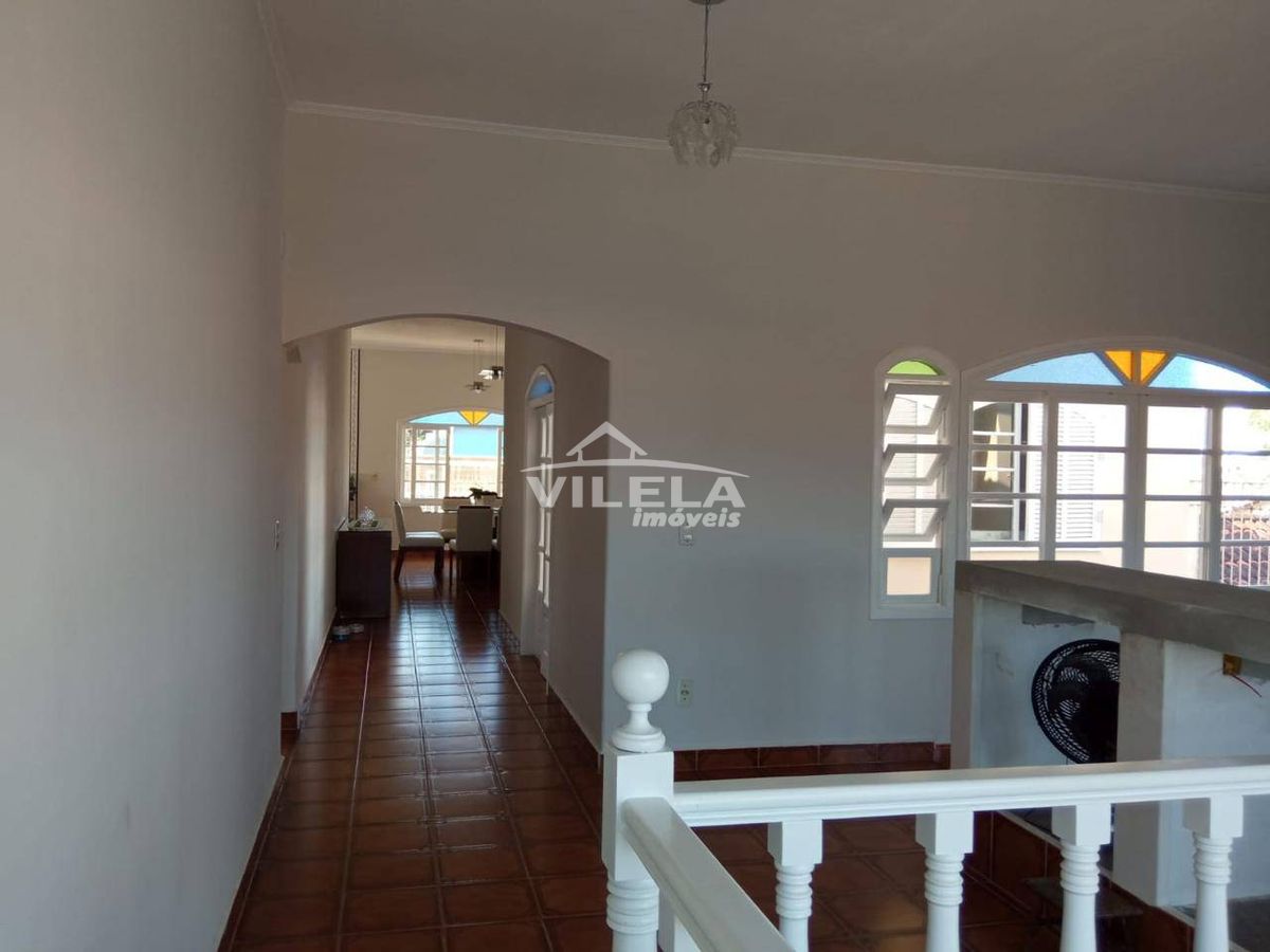Casa a poucos metros da praia indaia