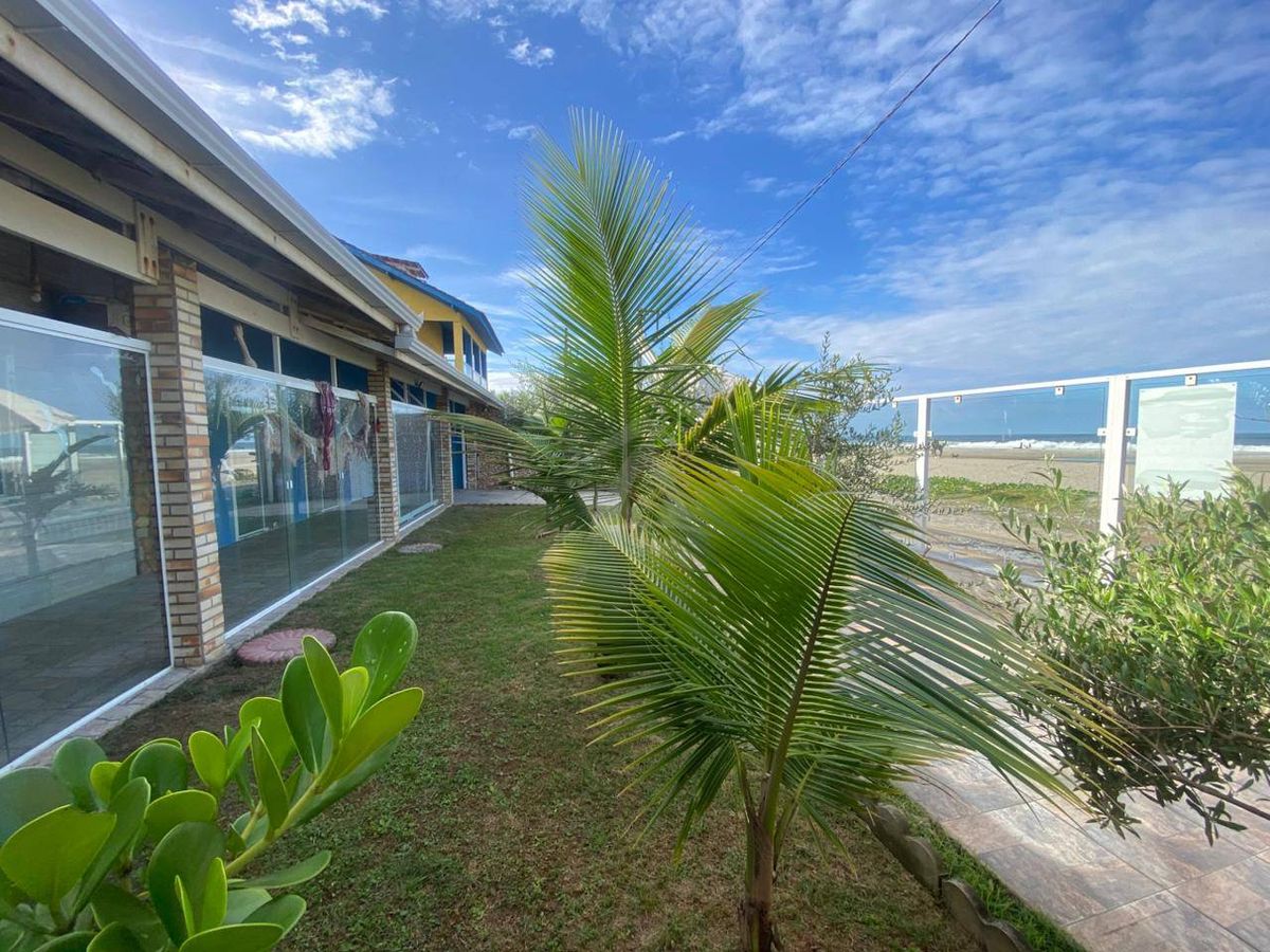 Casa frente mar, 4 quartos com piscina, mariluz