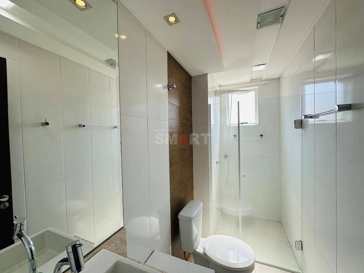 Apartamento 3 quartos (1 suíte) semimobiliado com 2 vagas de garagem e elevador