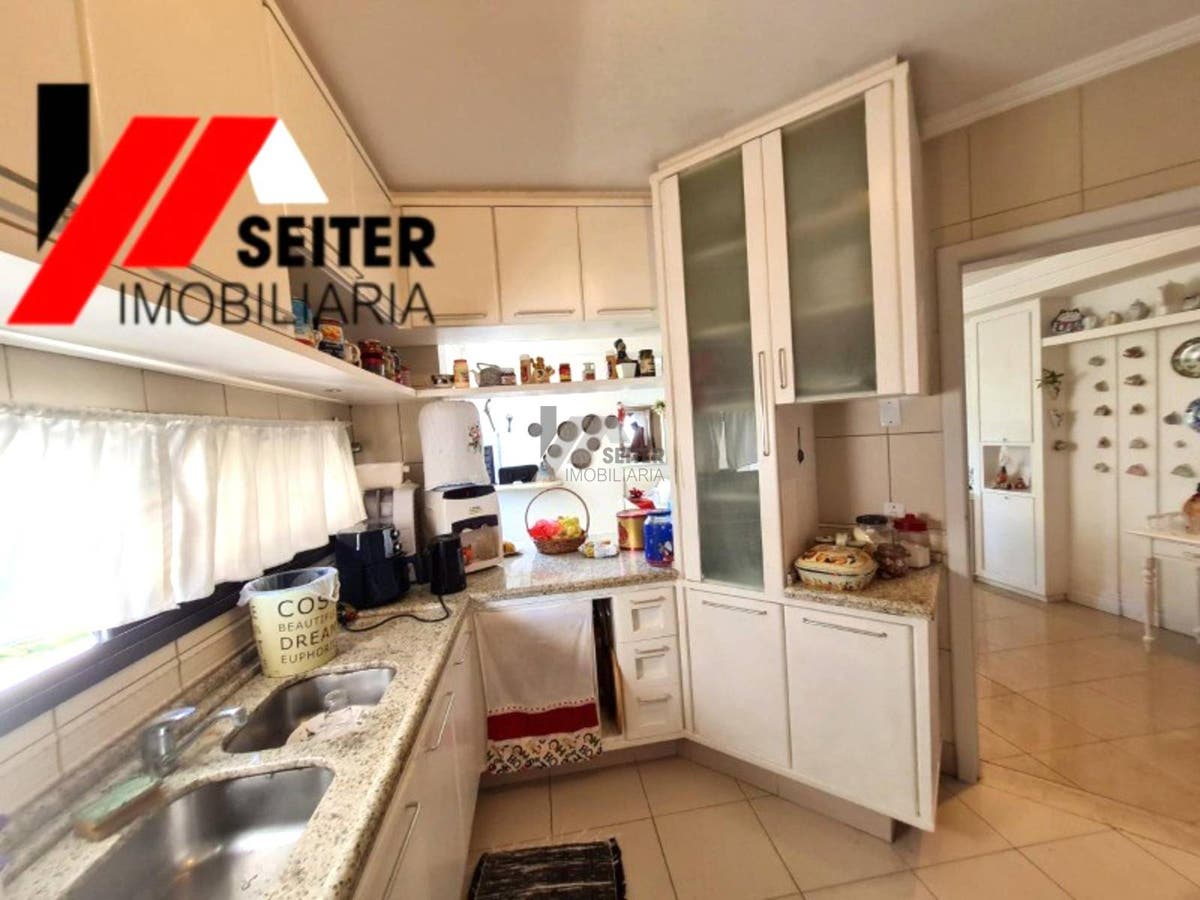 Apartamento de 3 dormitórios a venda Centro de Florianópolis
