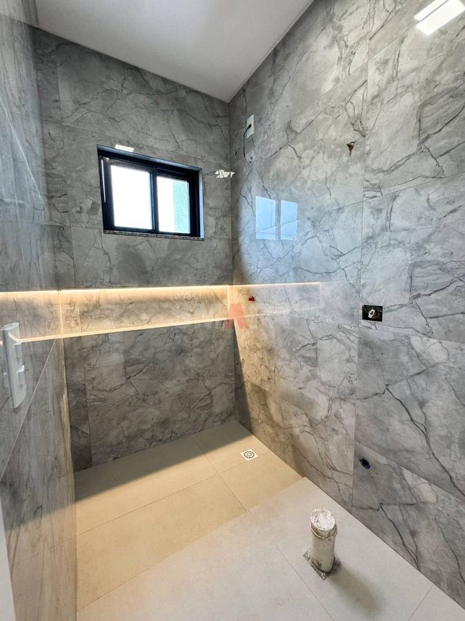 Casa Geminada Suíte+ 2 Quartos com Vaga Coberta