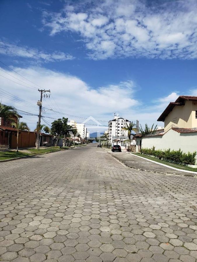 Sobrado com 3 quartos, Martim de Sá - Caraguatatuba. Temporada.