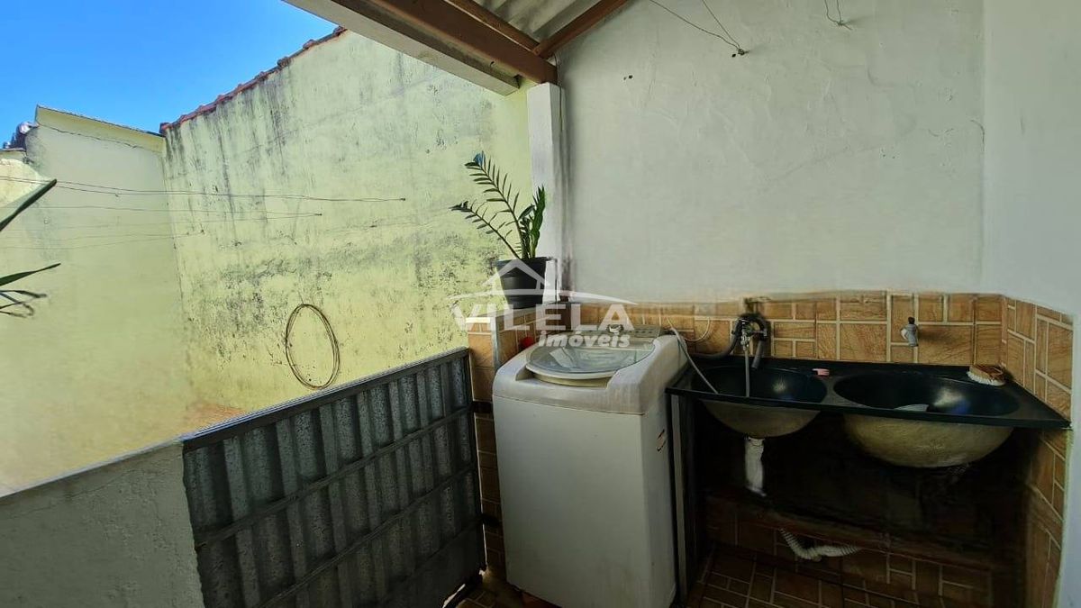 Casa com Edícula - Poiares. Venda.