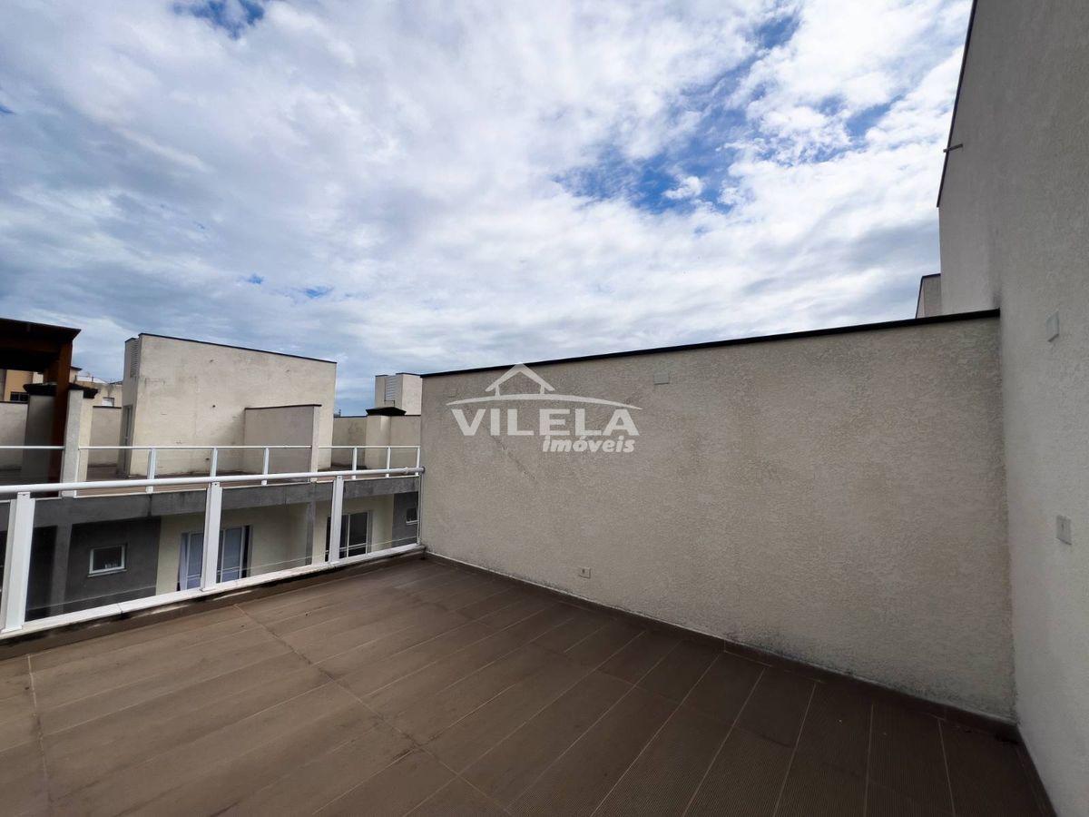 Tríplex em condomínio no centro