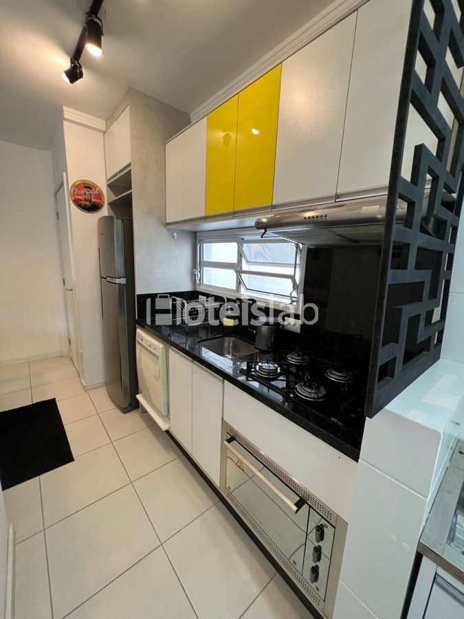 Lindo apartamento de 1 quarto em Canasvieiras, em prédio com piscina
