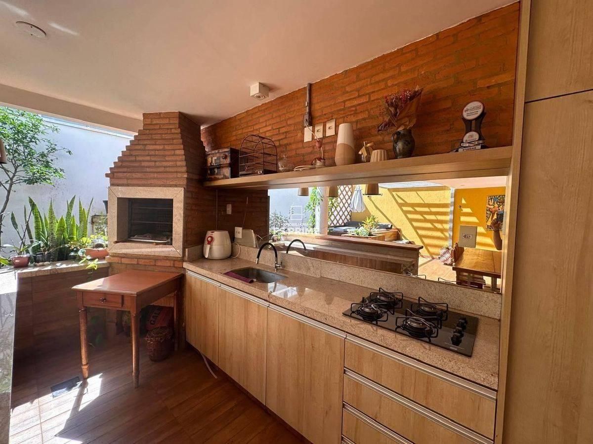 Casa sobrado de 185m² com 03 quartos, sendo 01 suíte á venda Santa Cruz do José Jacques - Ribeirão Preto - SP