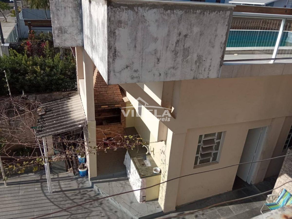 Casa a poucos metros da praia indaia