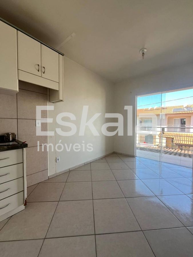 Apartamento com 02 dormitórios + 04 vagas de garagem escolinha - guaramirim