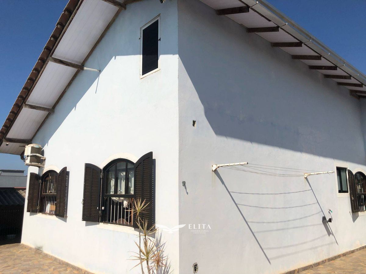 Casa com 3 quartos a R$ 1.170.000,00, no bairro Quinta dos Açorianos - Barra Velha Cód. 2091