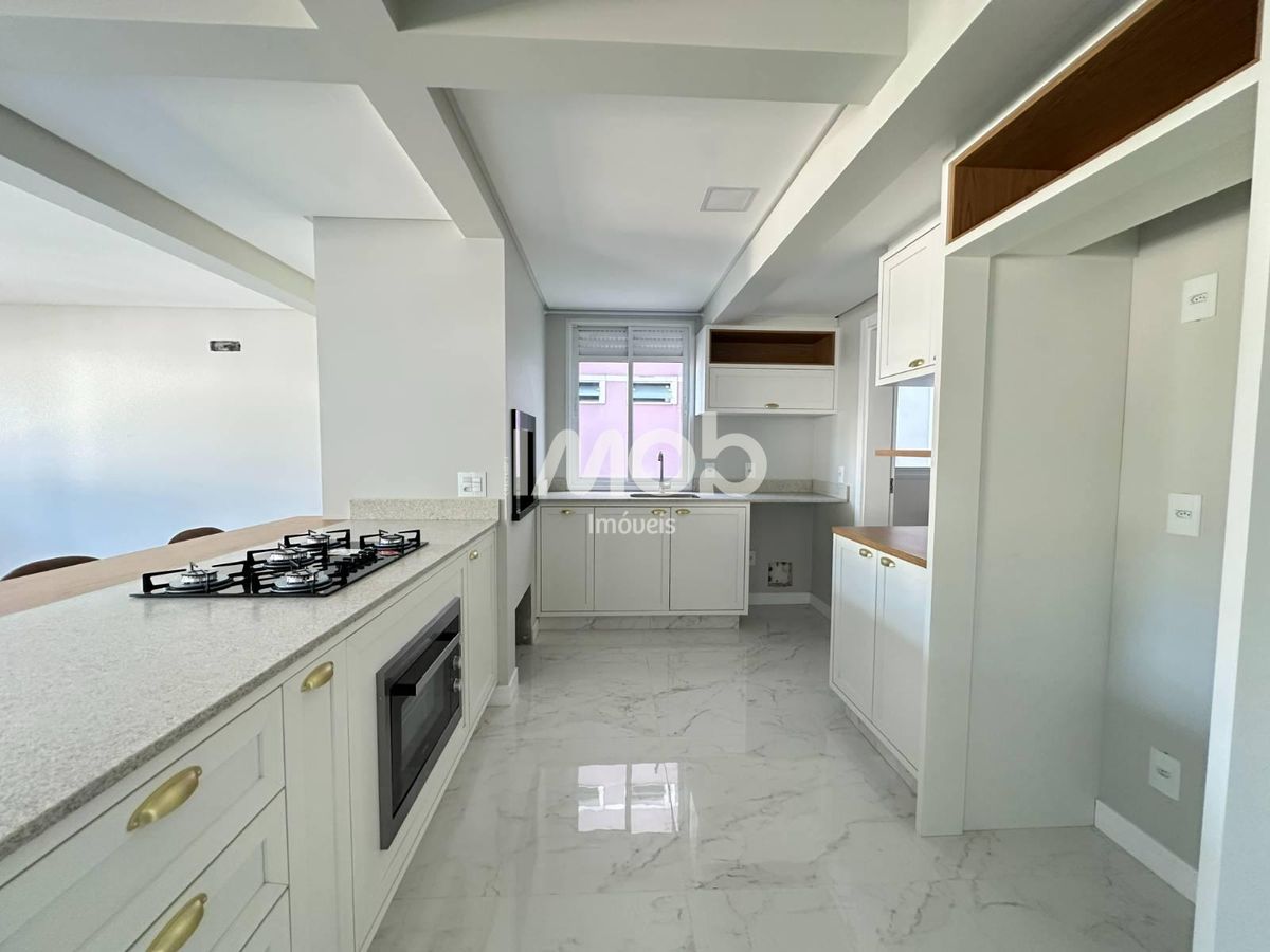Apartamento com 3 suítes, centro
