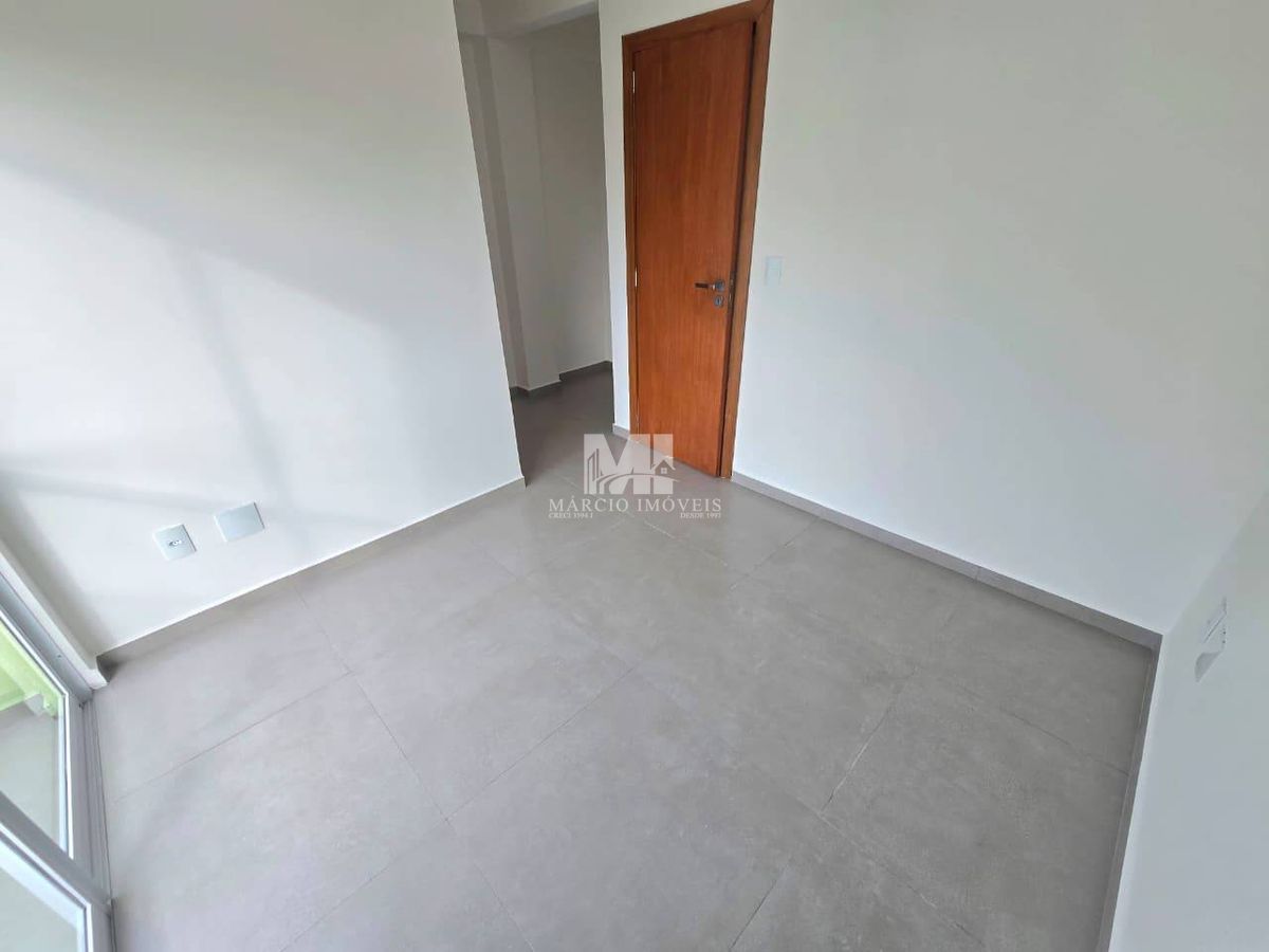 Triplex com 4 suítes em cond fechado