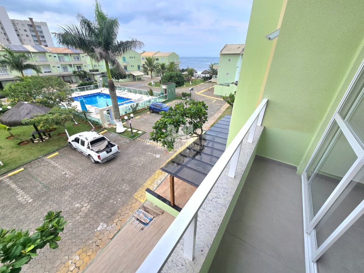 Triplex com 4 suítes em cond fechado