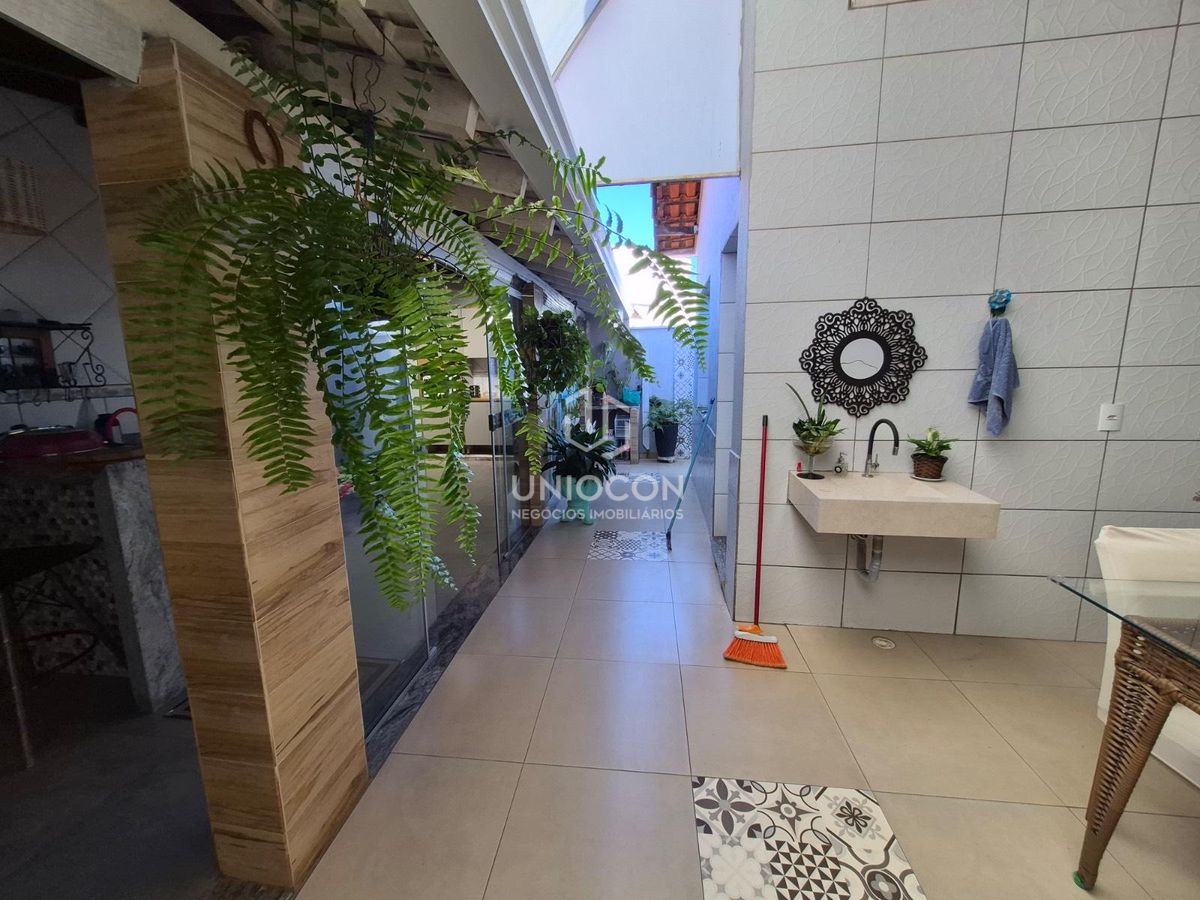 Casa, 3 quartos, 280 m² - Foto 1
