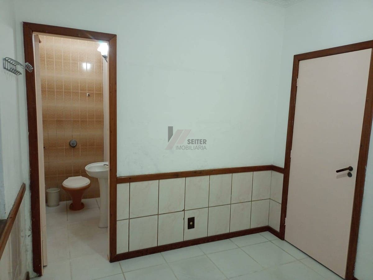 Casa comercial para locação no corrego grande