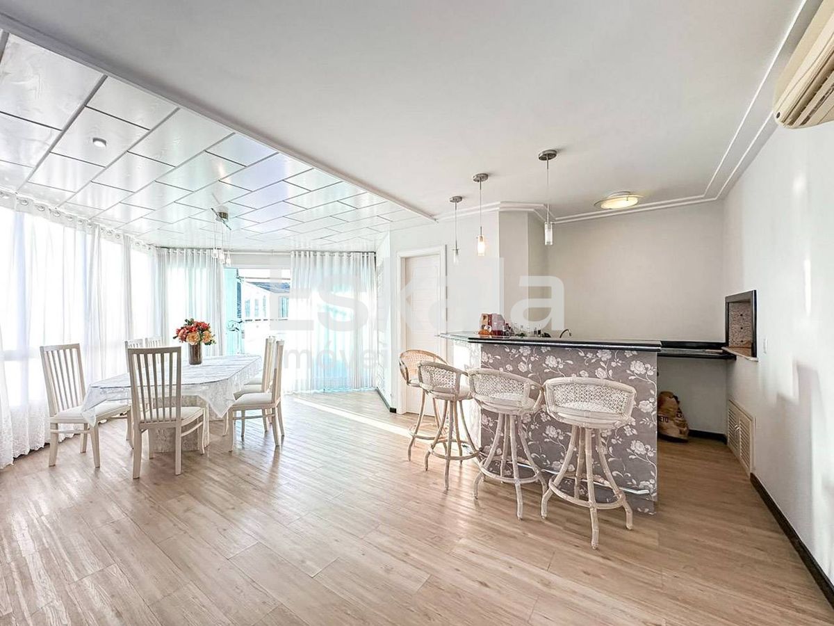 Cobertura, 3 quartos, 252 m² - Foto 1