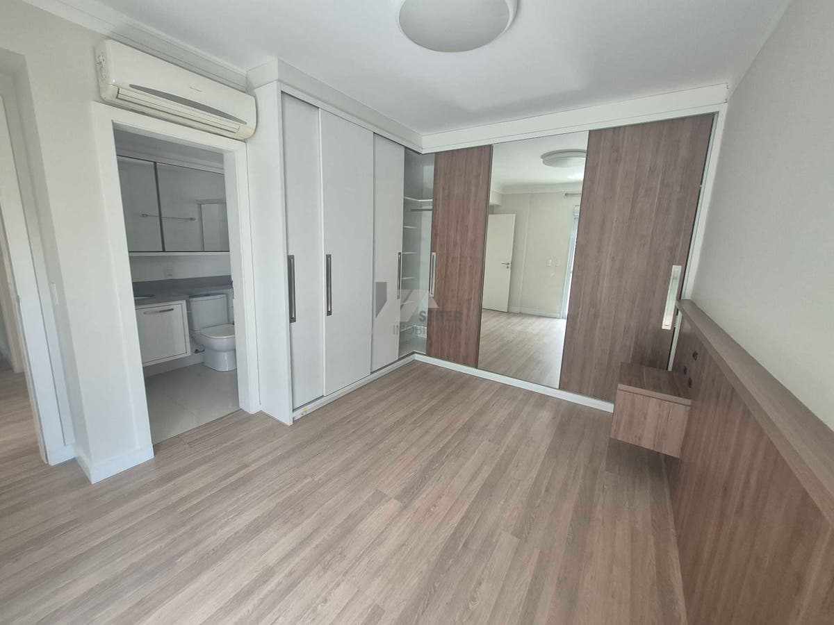 Apartamento alto padrão de 4 dormitorios sacada com churrasqueira e 2 vagas para locação no Itacorubi