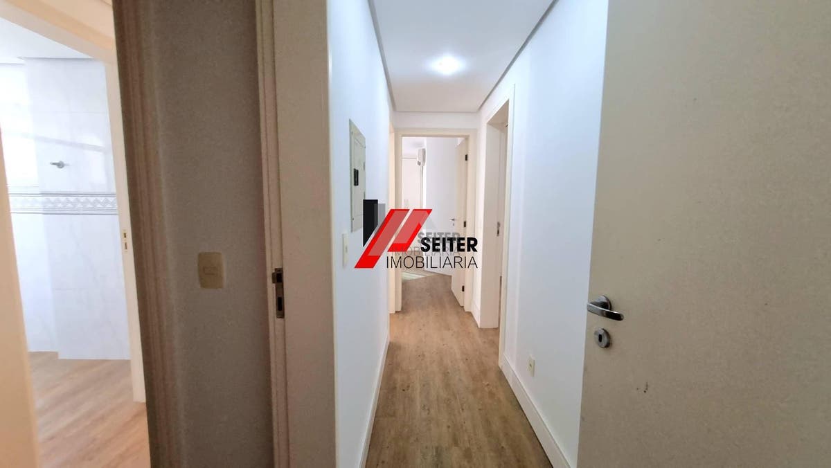 Apartamento de 4 dormitorios para alugar na Beira Mar de Florianopolis