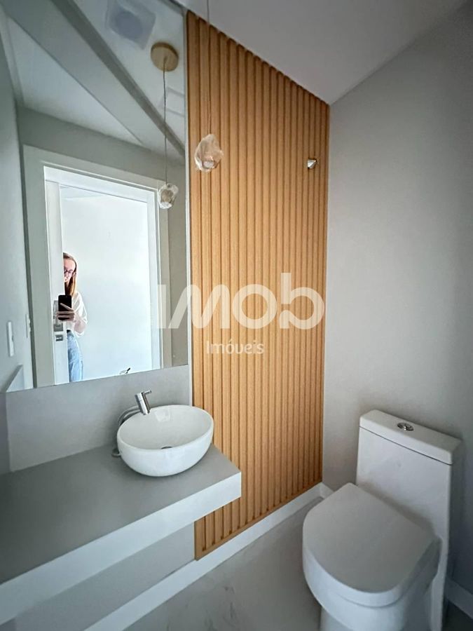 Apartamento com 3 suítes, centro