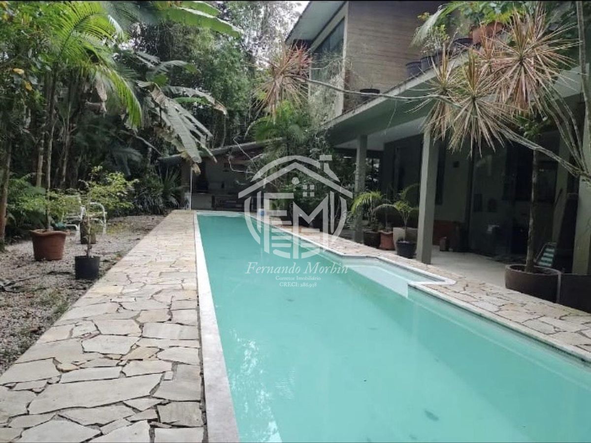 Casa à venda em itamambuca 3 suítes com piscina  e área  gourmet