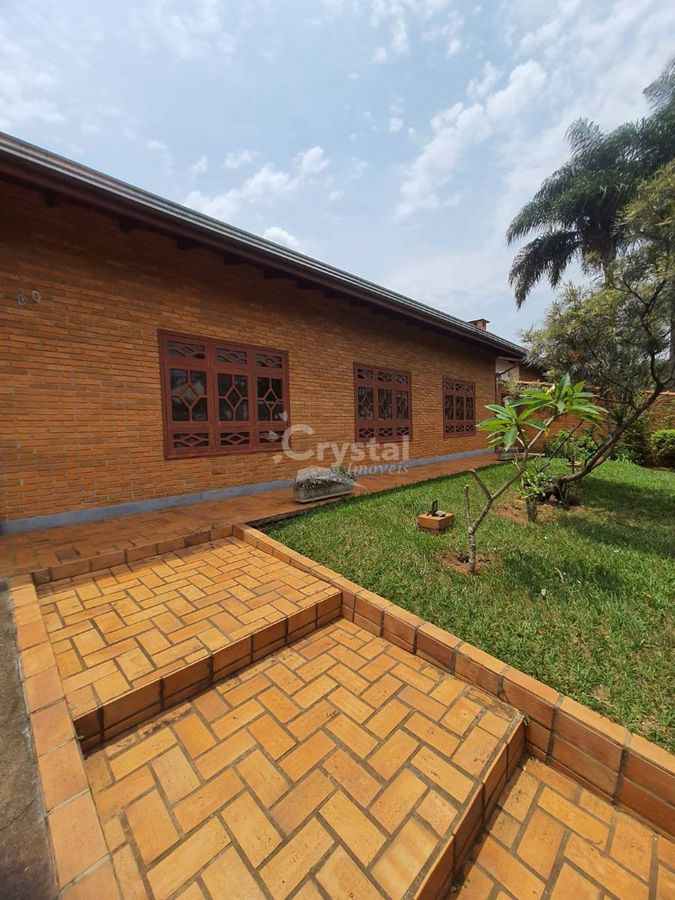 Casa com Suíte com Hidromassagem, Sala com 2 Ambientes e Área Externa Arborizada à Venda em Jardim Europa I - Avaré. Foto 5
