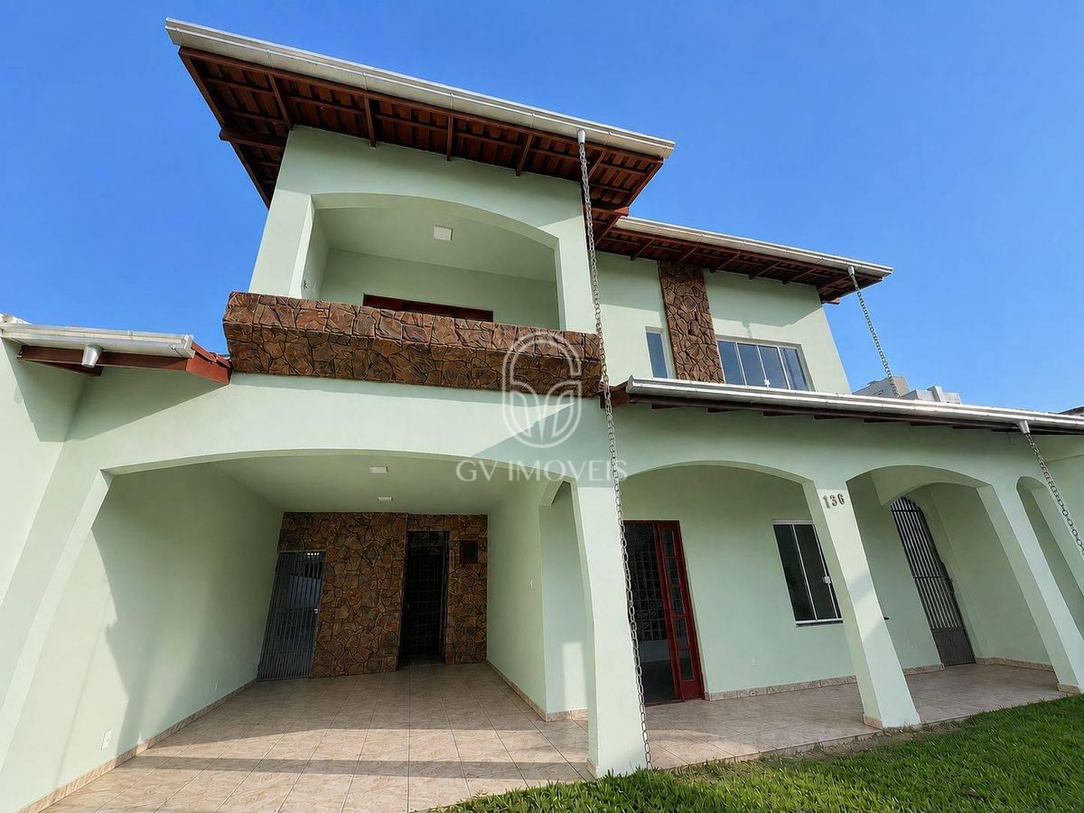 Casa para locação, 4 quartos sendo 1 suíte, 2 vagas de garagem, bairro São Judas, Itajaí-SC - Casa em São Judas, Itajaí - para locação - Gv gestao de imoveis LTDA