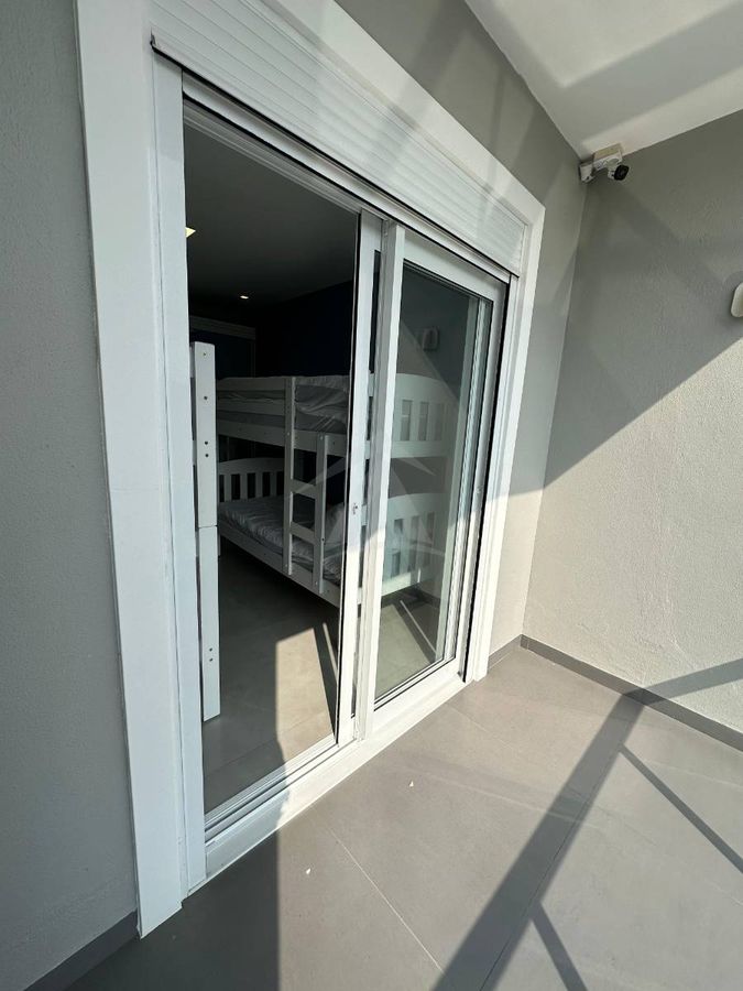 Sobrado quadra mar, com 3 quartos sendo 1 suite, cambijú
