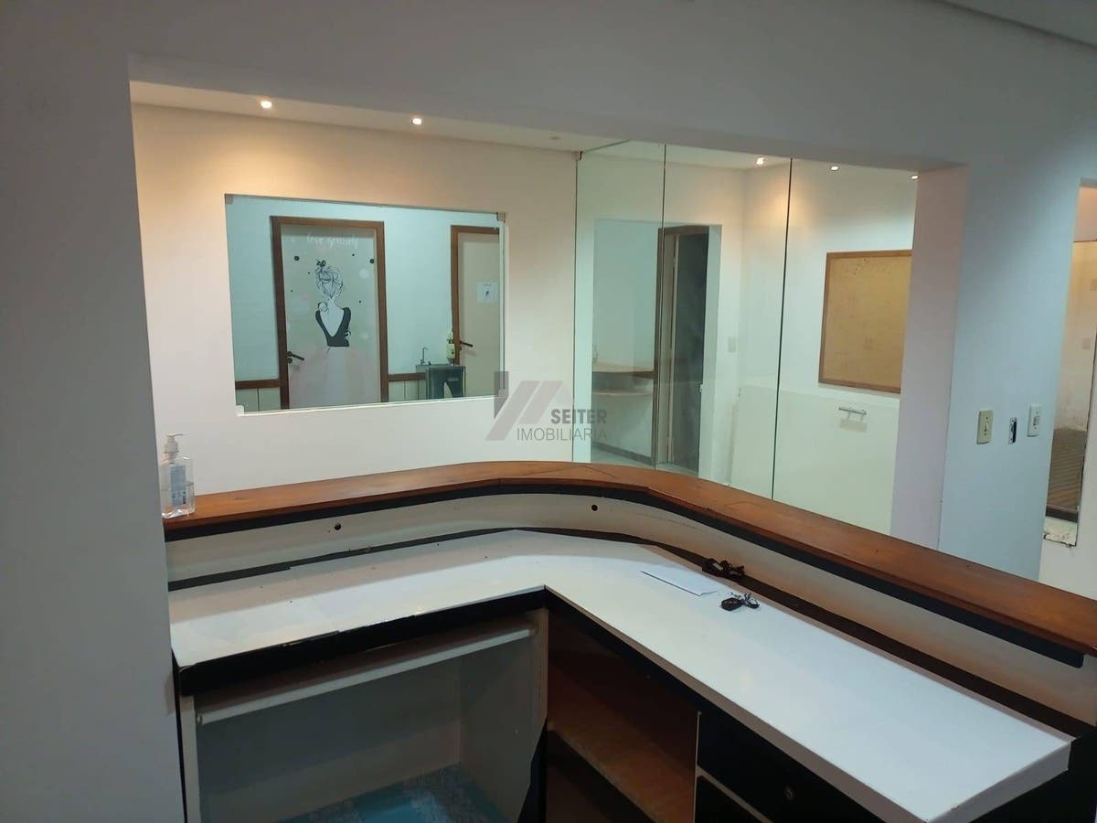 Casa comercial para locação no corrego grande