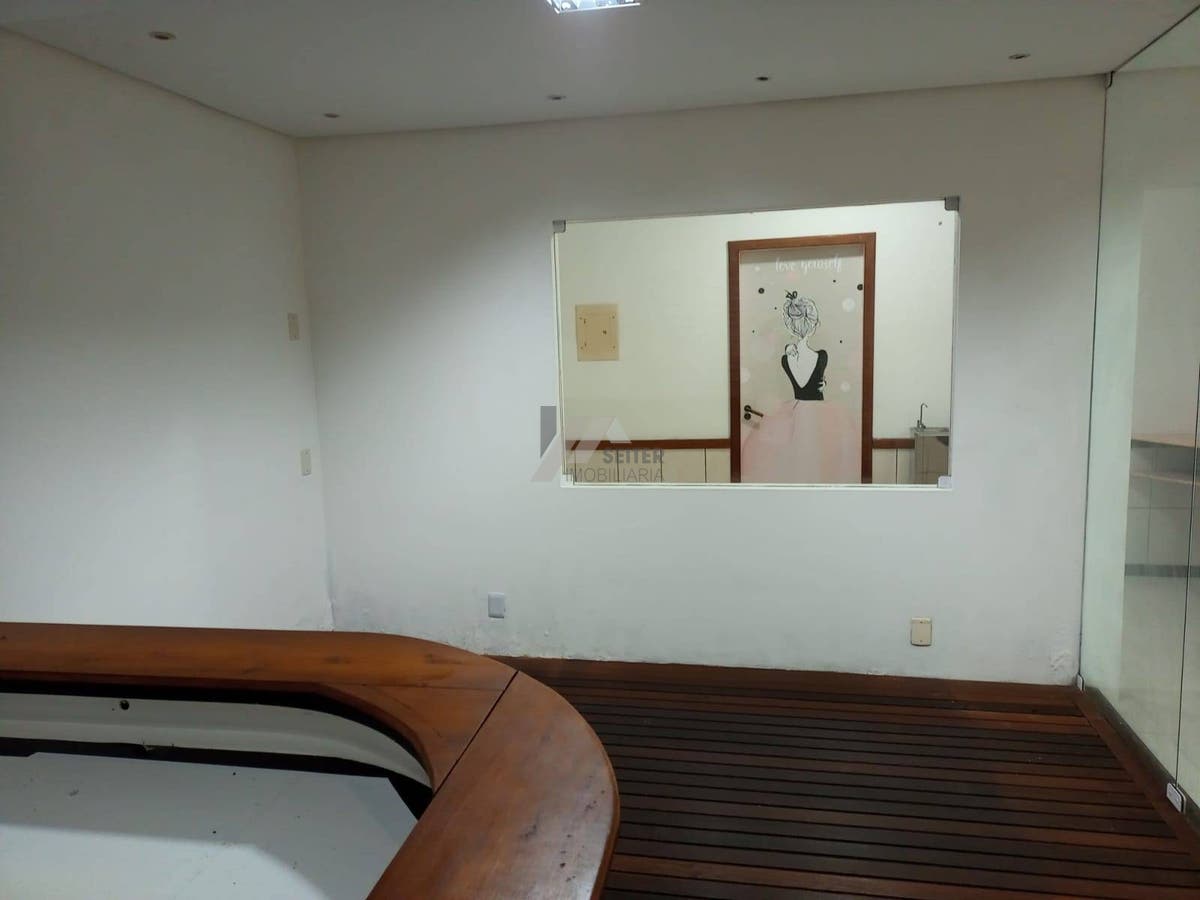 Casa comercial para locação no corrego grande