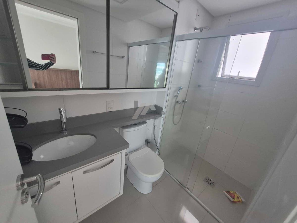 Apartamento alto padrão de 4 dormitorios sacada com churrasqueira e 2 vagas para locação no Itacorubi