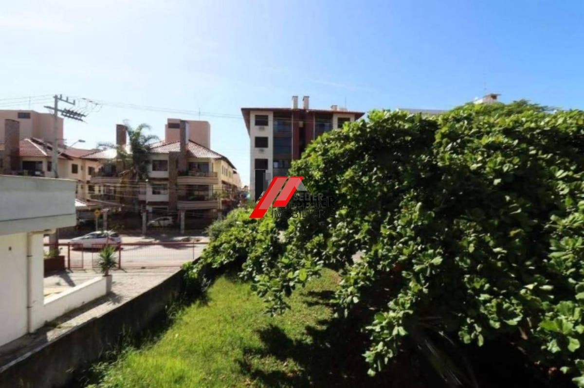 Casa Comercial de 4 Quartos à Venda em Ingleses do Rio Vermelho, Florianópolis-SC. 182m²