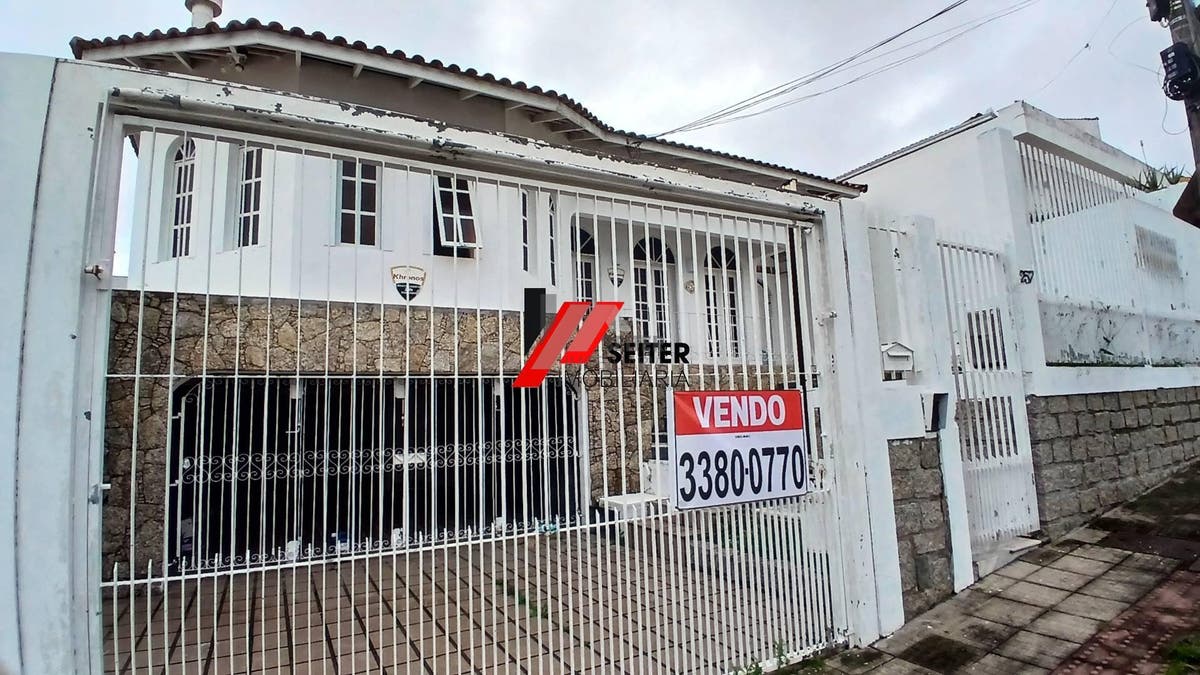 Casa a venda na agronomica