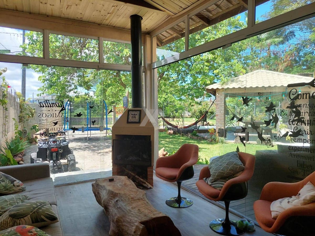 Casa 3 dormitórios com suite a venda Praia da Daniela Florianopolis